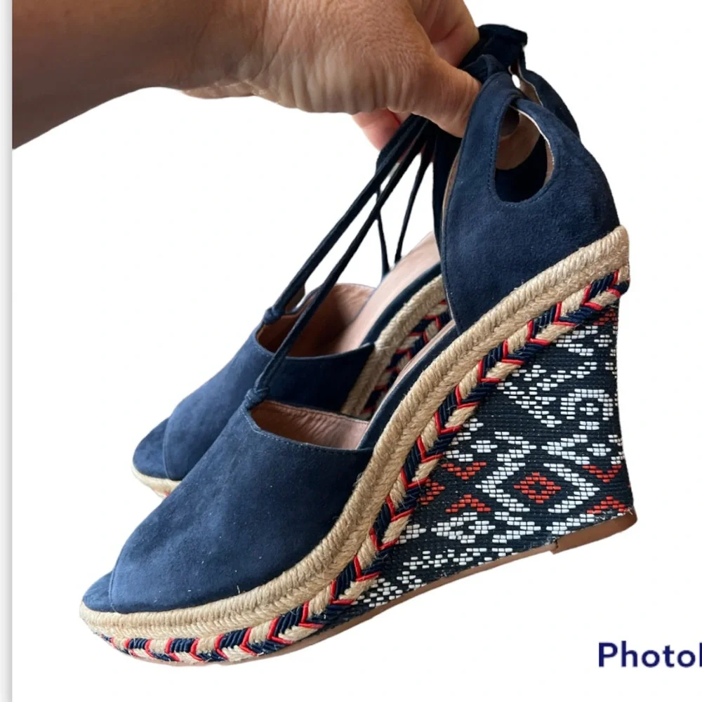 CABI Isla New Condition Navy Blue Suede Wedges Size 7.5